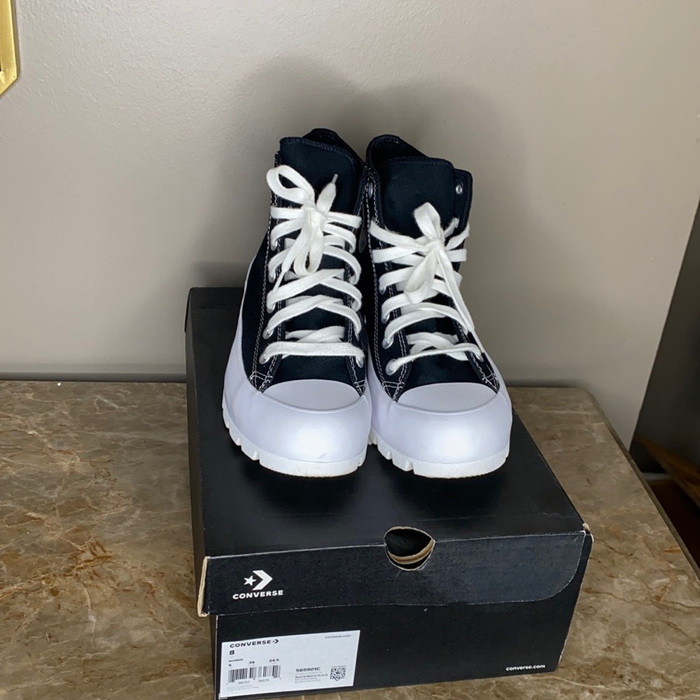 Women’s Black & White Converse!